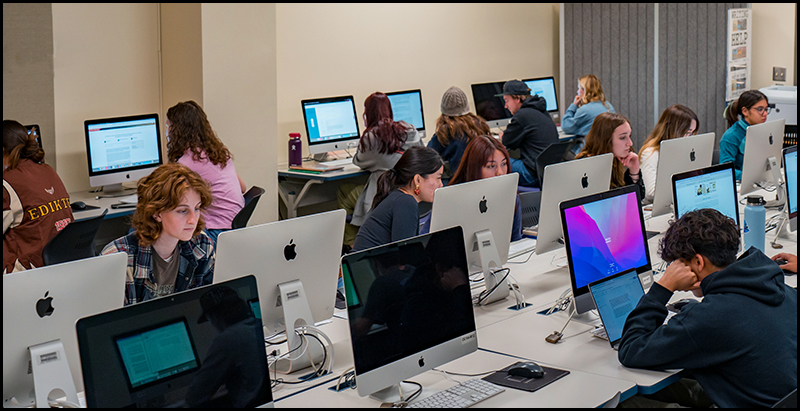 Image of students in LRC 118 also called CAI 2